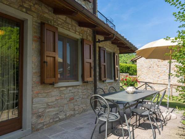 Beautiful Cottage in Dicomano with Swimming Pool