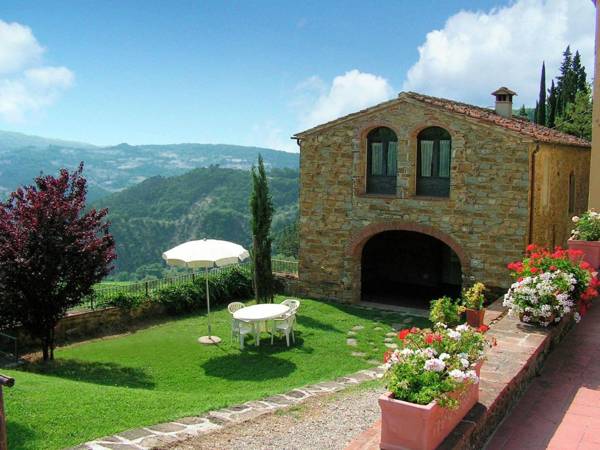 Detached cozy cottage in vineyard with swimming pool and views over Tuscany
