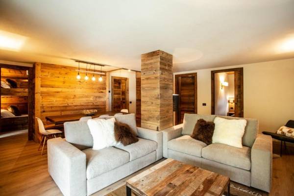 HelloChalet - Chalet Seventy One - Larger Family Ski Chalet in the center