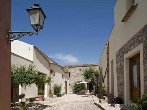 Delightful charming house with pool and all the facilities you need