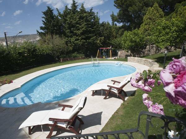 Delightful charming house with pool and all the facilities you need