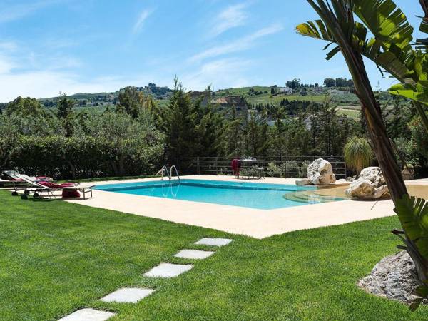 Luxurious villa with private pool near the archaeological and nature sites