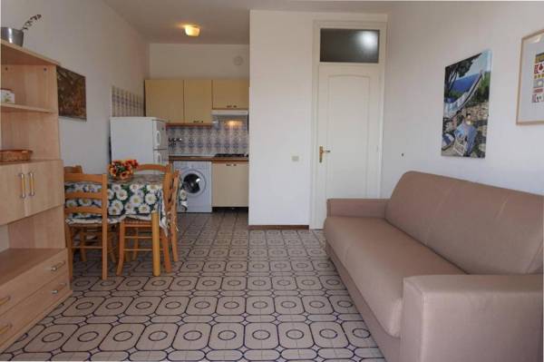 Beautiful Beachfront Apartment-pool-ac