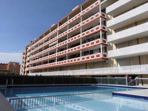 Amazing Apartment for 5 People -terrace-pool-tv