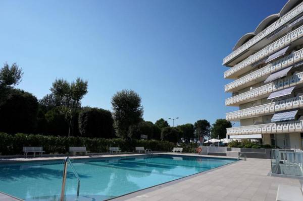 Beautiful Apartment-pool-ac for 4 people