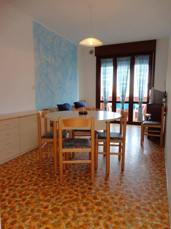 Apartment For 5 People-swimming Pool near the beach