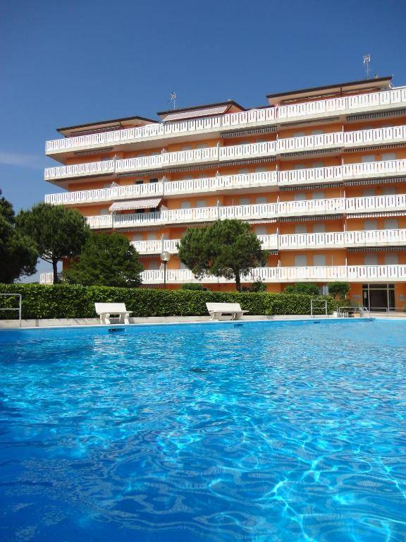 Great Apartment With Swimming Pool - Fantastic Location