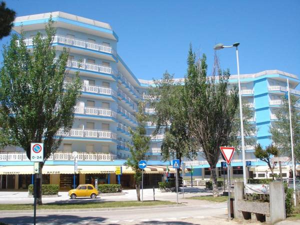 Fantastic Apartment Near the Beach Central Location - Communal Pool