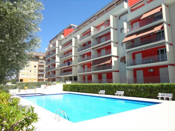 Fantastic Apartment with Nice Terrace and Swimming Pool