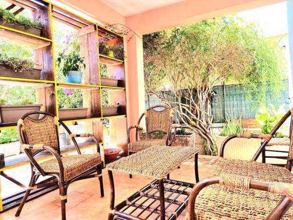 Stylish home with patio 3 min walk to the beach