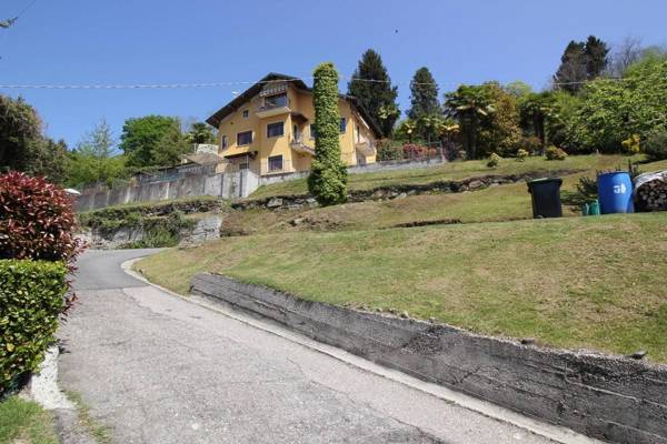 A lovely picture on the lake