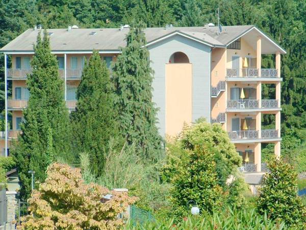 Apartment in a residence on Lake Maggiore near the beach