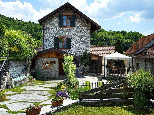 Independent cottage in Ponte nelle Alpi with private garden Wi-Fi and jacuzzi