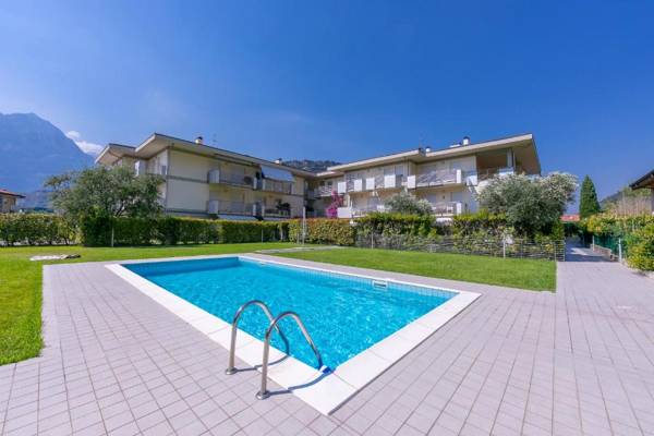 Torbole Relax Pool & Balcony Apartment