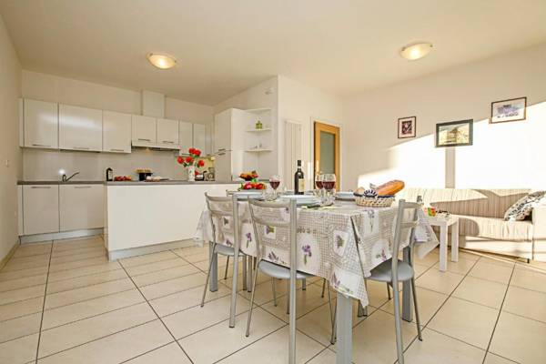 Torbole Relax Pool & Balcony Apartment