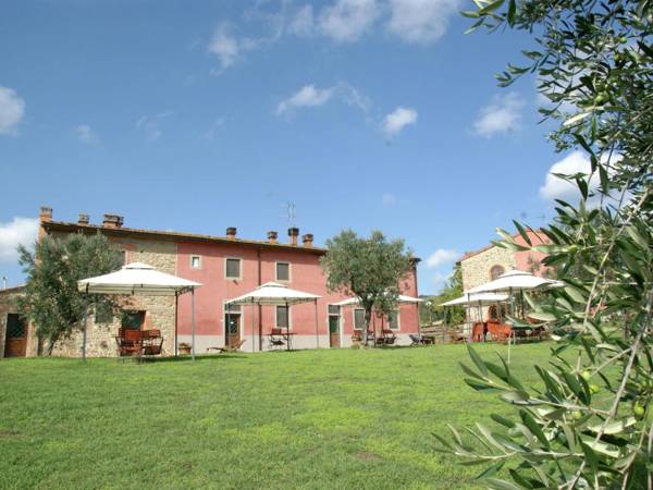 Cozy Holiday Home in Capraia e Limite with Pool