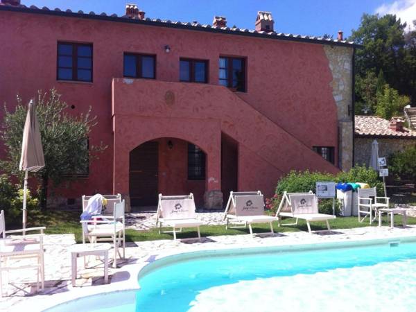 Cosy apartment with swimming pool and garden close to Volterra and S Gimignano