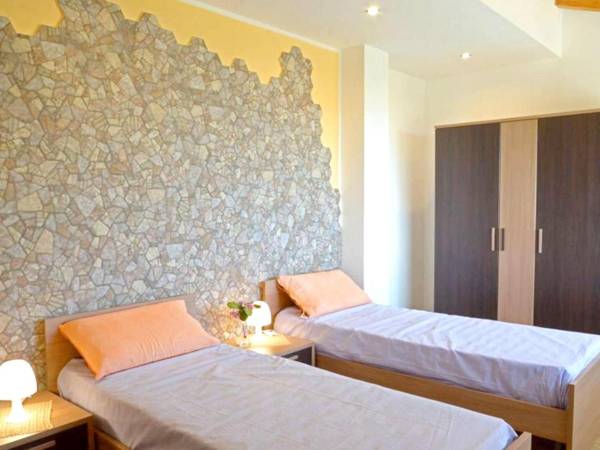 2 bedrooms appartement with enclosed garden and wifi at Zafferana Etnea