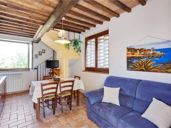 Lavish Holiday Home in Volterra with Swimming Pool