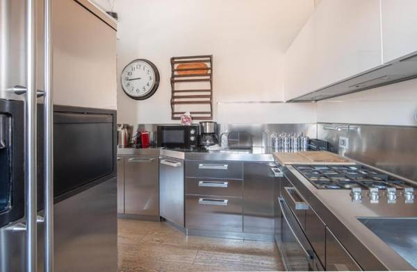 Stunning top floor flat in the heart of Verona - with car park