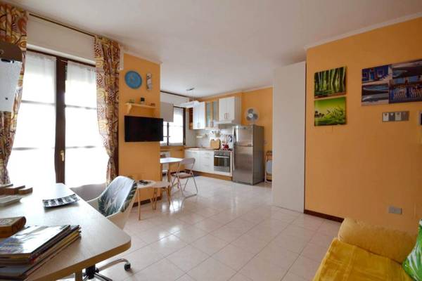 One bedroom appartement with furnished balcony and wifi at Vercelli