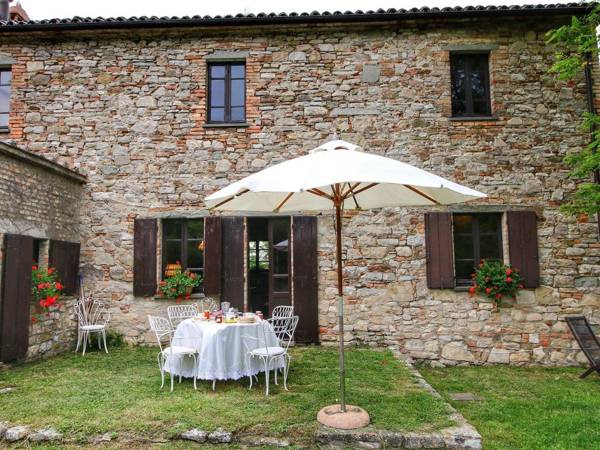 Tranquil Farmhouse near Centre in Umbertide with Garden