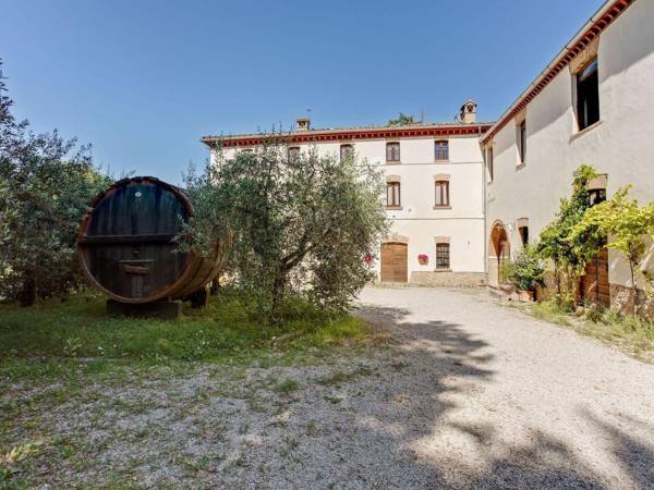 Luxurious Mansion in Umbertide with Swimming Pool