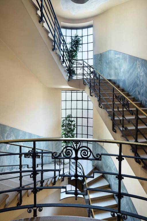 Dynasty Suites Downtown Apartments