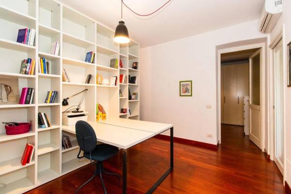 Workspace - Quadrilatero Romano Central Apartment