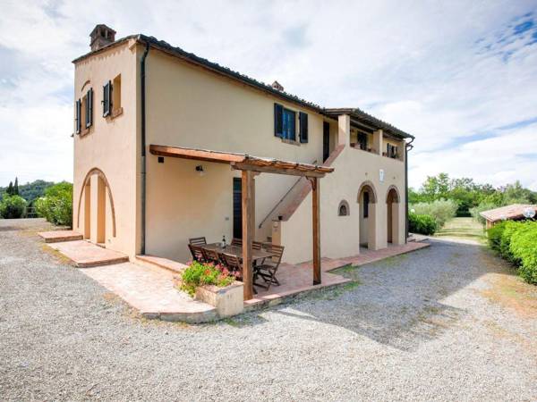 A small village of five beautiful apartments in the green Tuscan hills