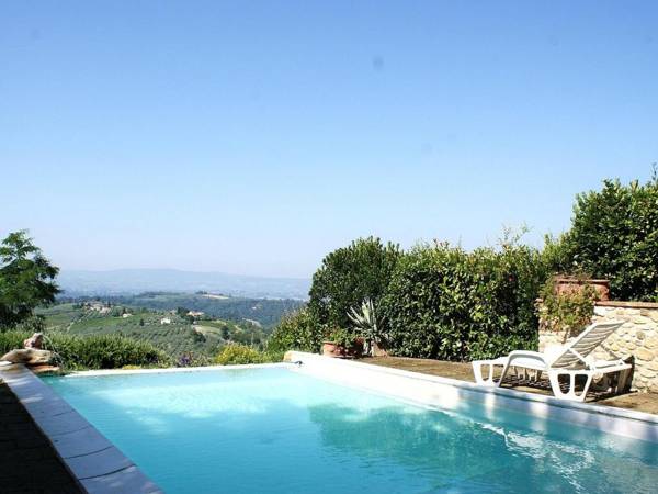 Lush Holiday Home in Tavarnelle Val di Pesa with Shared Pool
