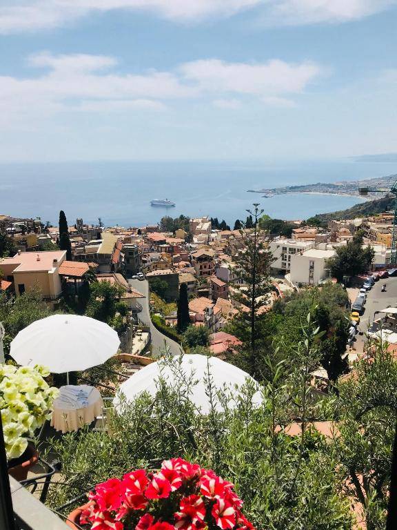 Villa Greta Hotel Rooms & Suites