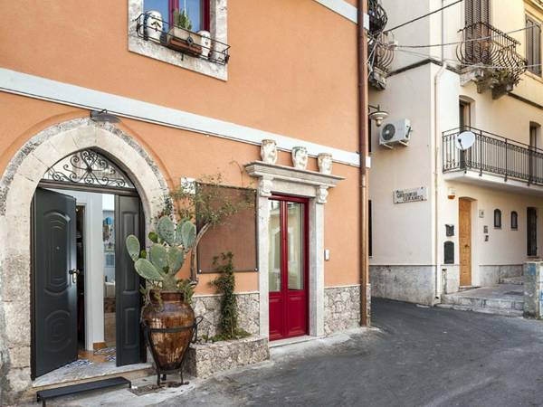 Pleasing house in the center of the famous Taormina and just 4 km from the sea!