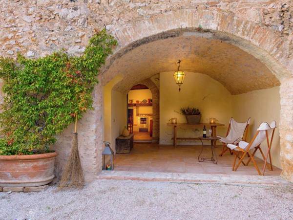 Cozy Holiday Home in Poreta Italy with Pool