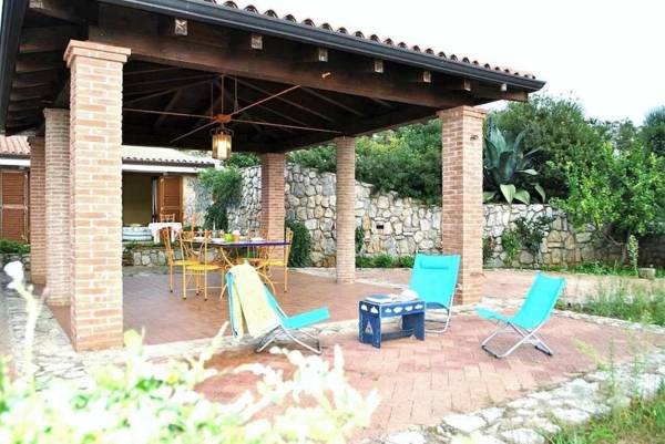 UVA e STELLE PETIT Delizioso bilocale in collina di Sperlonga