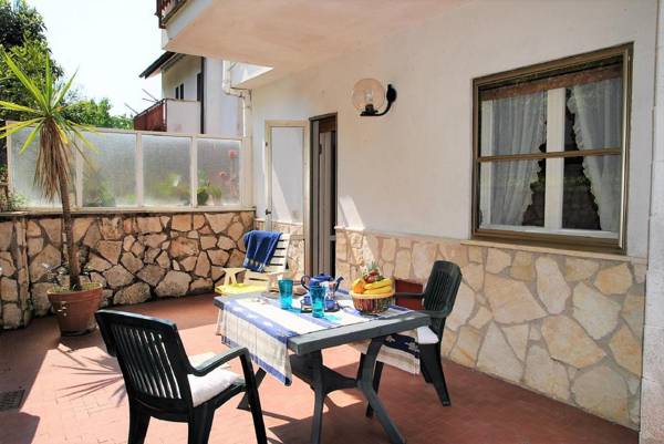 Holiday house for 6 persons near the beach