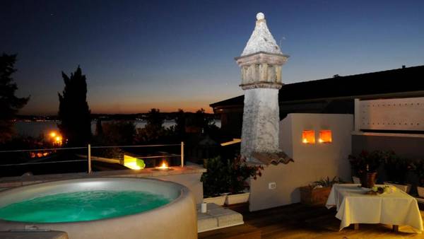 Arcimboldo House 2&2