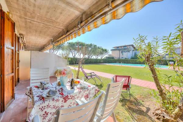 Lella Apartment Front Beach Garda lake