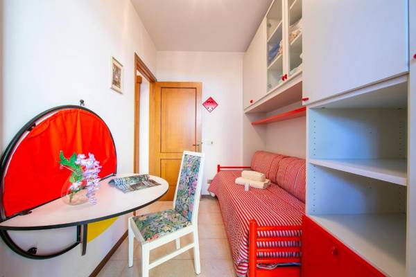 Lella Apartment Front Beach Garda lake