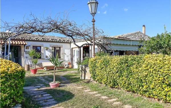 Amazing home in Arenella with Outdoor swimming pool WiFi and 4 Bedrooms