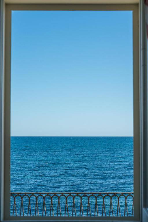 Maniace sea view apartment