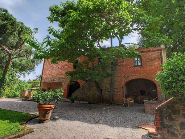 Cozy Villa in Sinalunga with Terrace