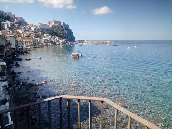 CHIANALEA SCILLA al CASTELLO di SCILLA CHIANALEA APARTMENTS & ROOMS