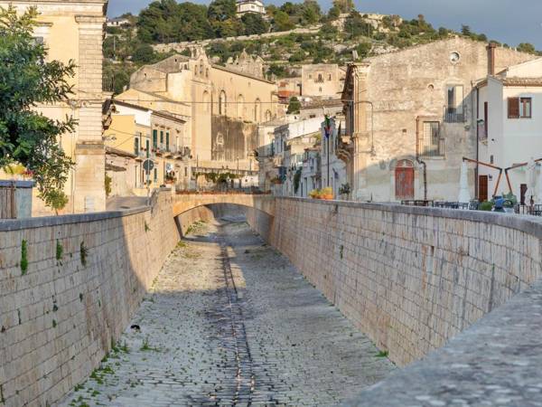 Vintage Holiday Home in Scicli with Balcony