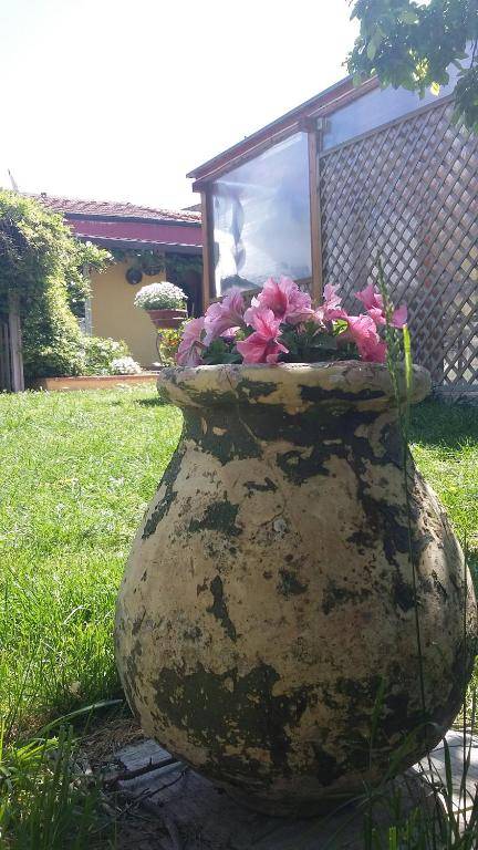 casa di campagna dal pozzo