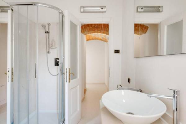 Sarzana White Apartment nel Centro Storico