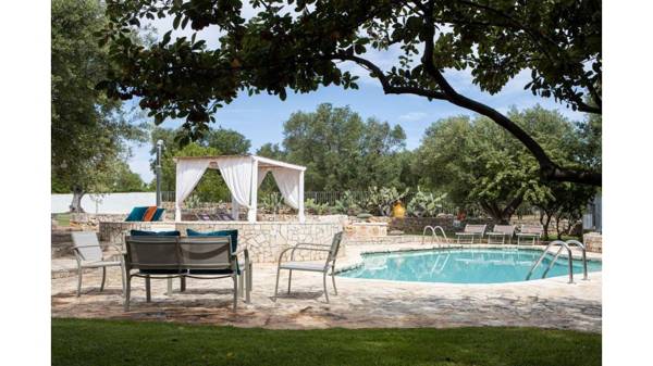 trullo degli ulivi con piscina e idromassaggio