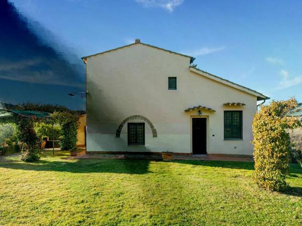 Cozy apartment in a farmhouse with swimming pool in the Chianti region