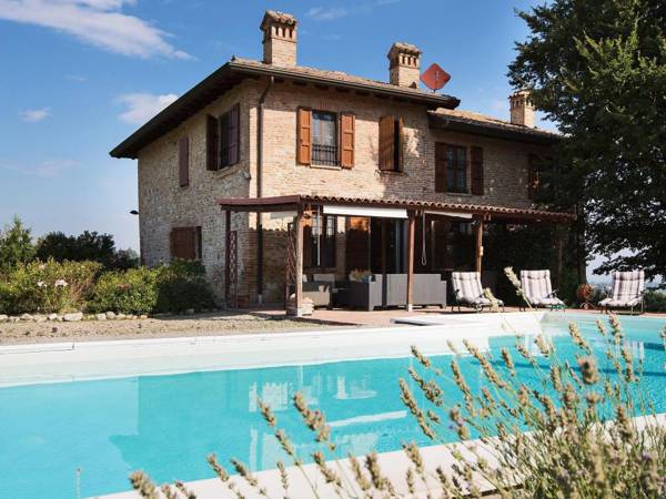 Magnificent old country house with garden and private pool with Wifi