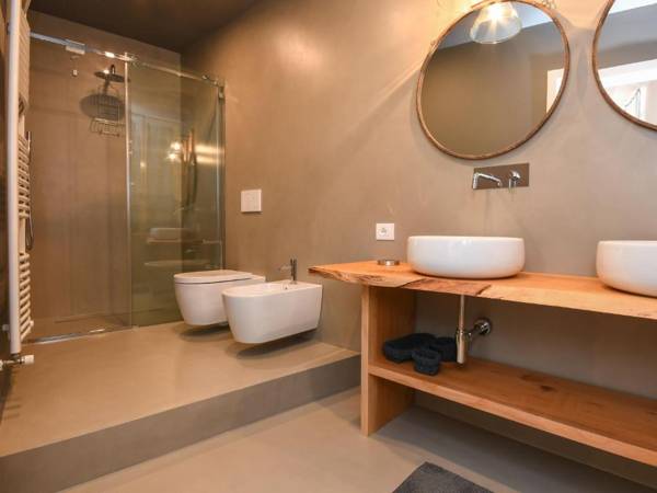 Luxury modern apartment by the lake